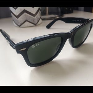 Slightly Used Rayban Wayfarer 140